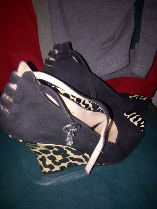 Женская обувь...