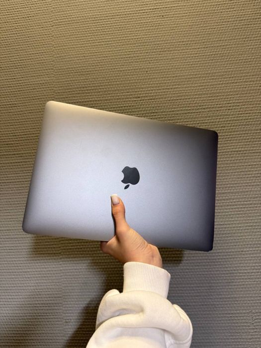 MacBook Pro 13'', M2, 2022, 8/256gb, Space Gray, 100%, 8/10