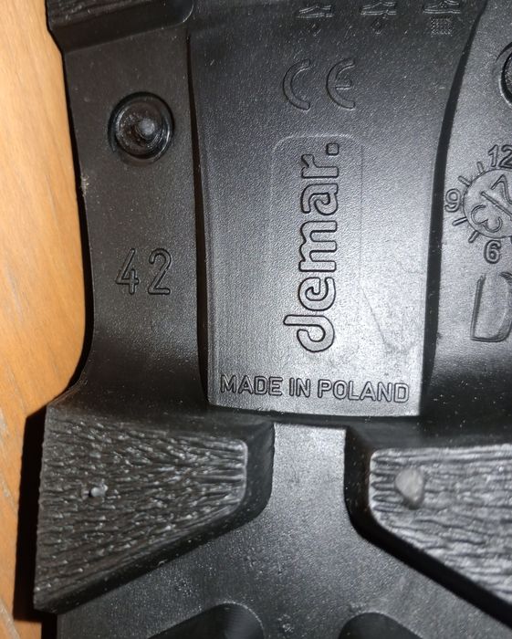 Gumowce Demar Grand Black 0152, r. 42

Pole