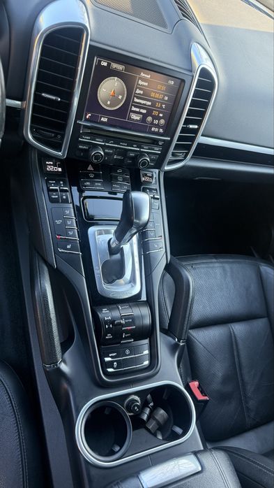 Porsche cayenne автомобіль
