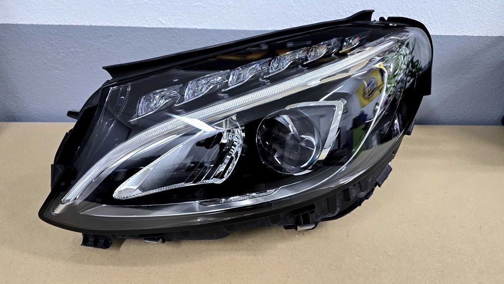 Farol esquerdo Mercedes Classe C W205