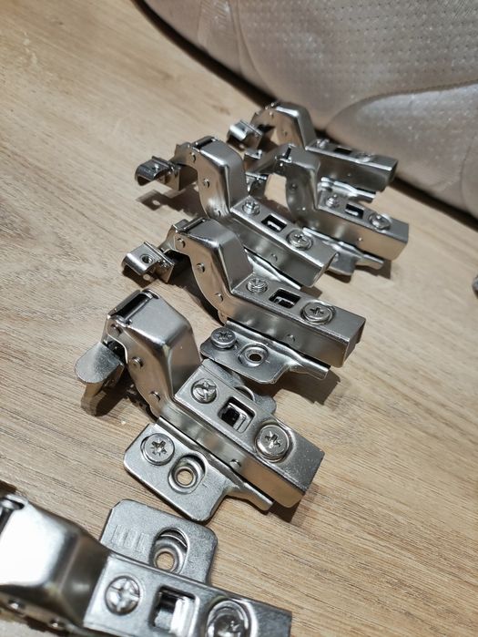 Петлі з доводчтком газліфти Muller нові