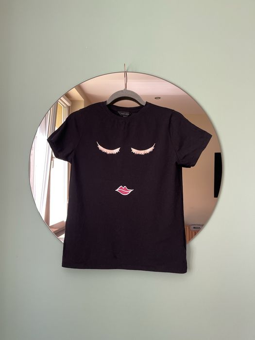 New look czarna bawełniana bluzka czarny t-shirt rzęsy usta 36 S