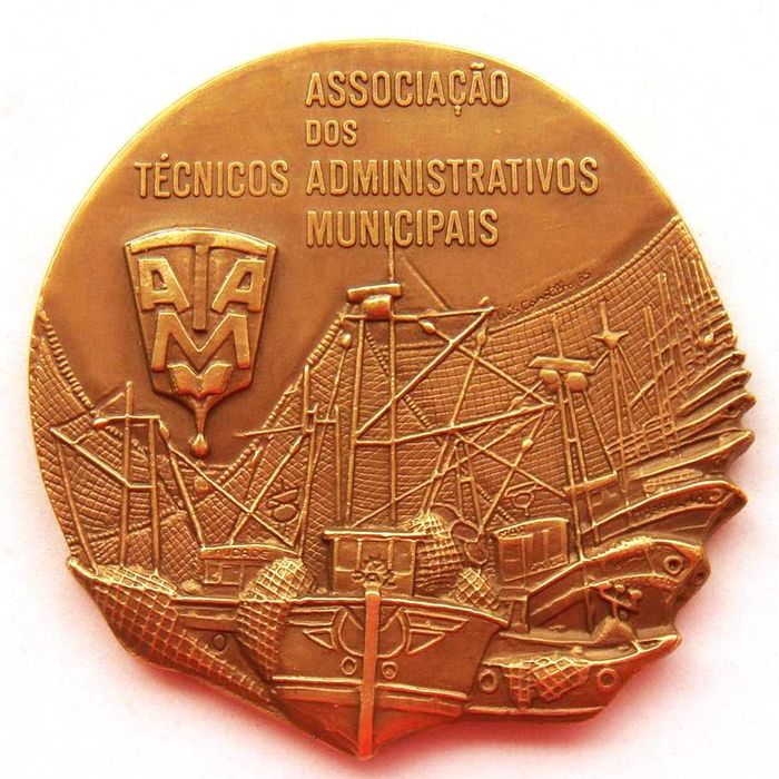 Medalha de Bronze de Matosinhos Barcos de Pesca Farol Porto de Leixões