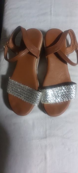 2pares de sandálias 37