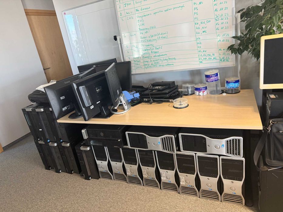 34 komputery — stacjonarne i laptopy. Sprzedaż wyłącznie w całości!!