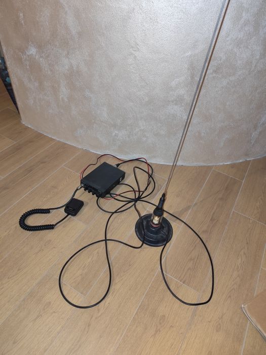 Radio Cb Uniden PRO 520 XL + antena