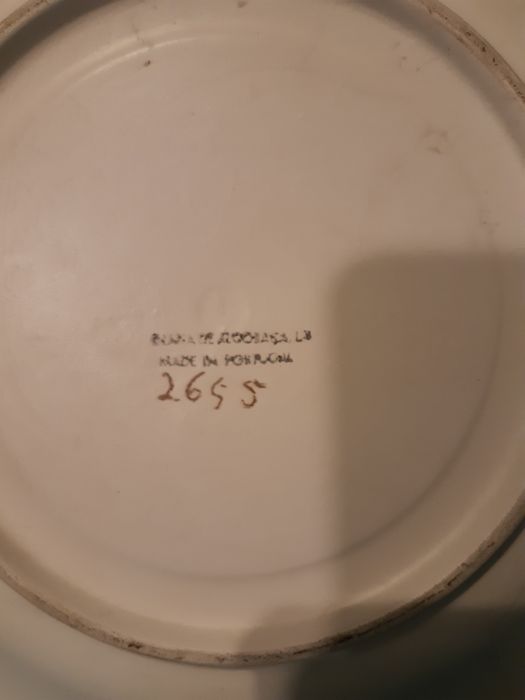 Pratos decorativos de louça