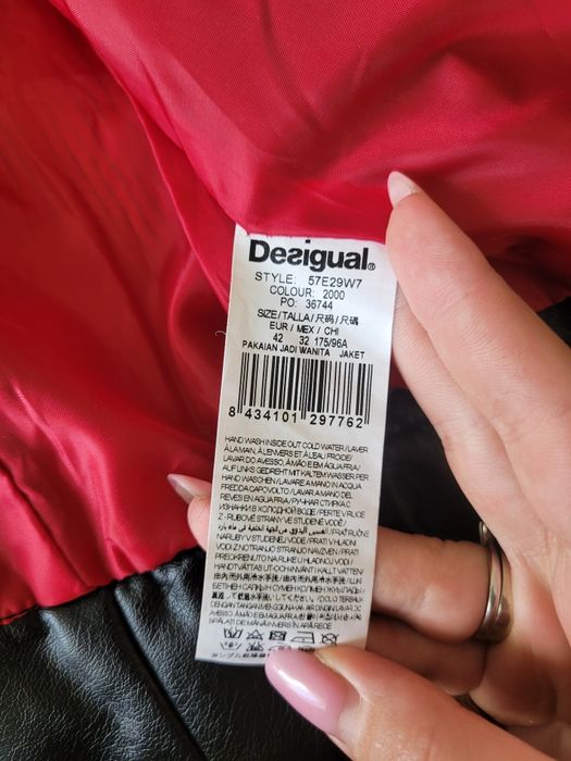 Шкіряна жіноча куртка Desigual