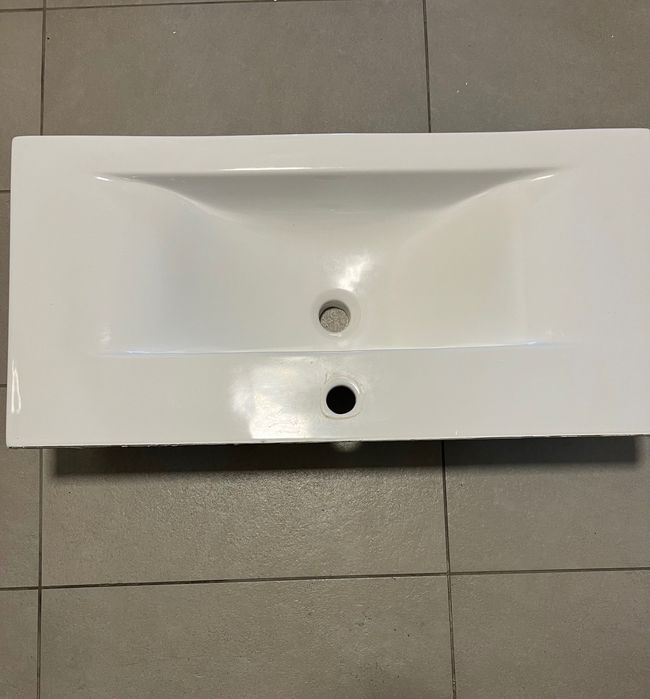 Sprzedam umywalkę 81cmx39cmx17cm stan bardzo dobry