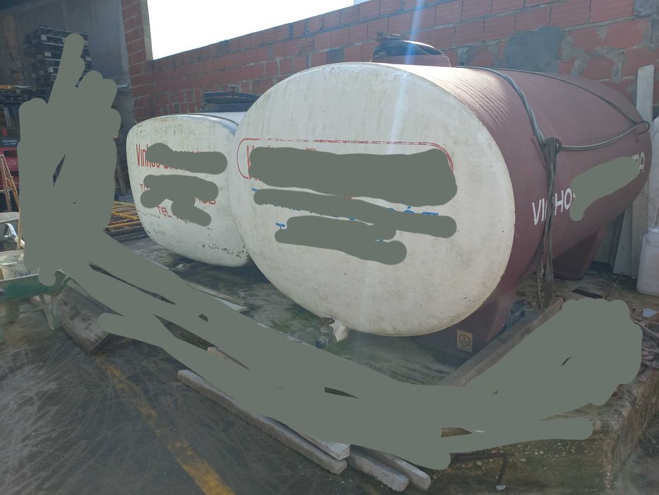 2 Tanques em fibra transporte de vinhos