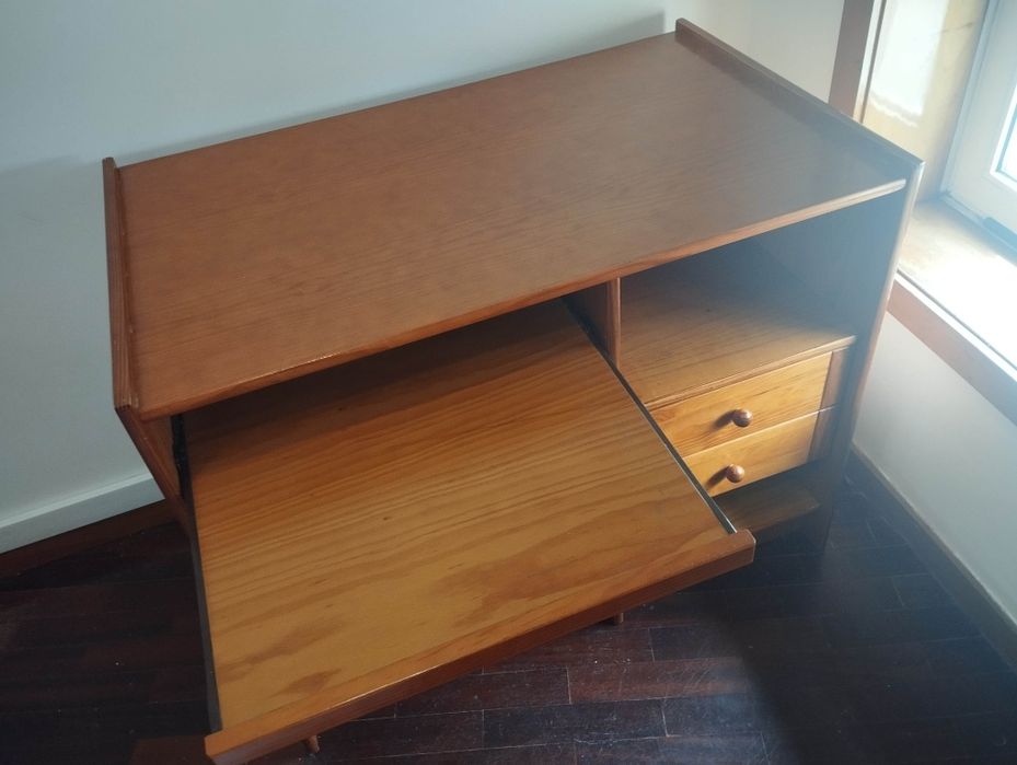 Mesa secretária de quarto
