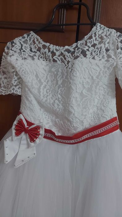 плаття до 1 причастя. Пишне біле плаття.