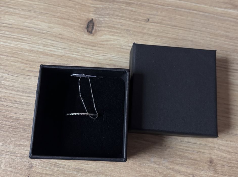 Nowa! Delikatna, srebrna, fakturowana obrączka