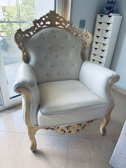 CADEIRÕES brancos lindos