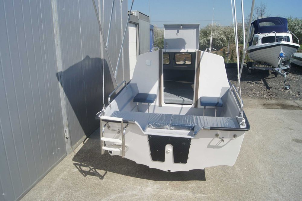 Łódź kabinowa wedkarska roman 425  Iława okazja