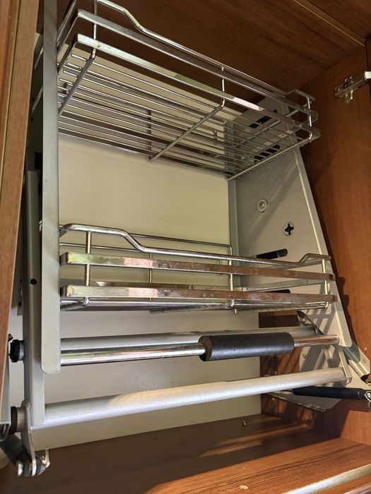 Кухонна висувна сушка з підйомником