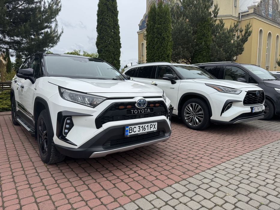 Оренда авто,весільний кортеж. Трансфер,поїздки по Україні та закордон.