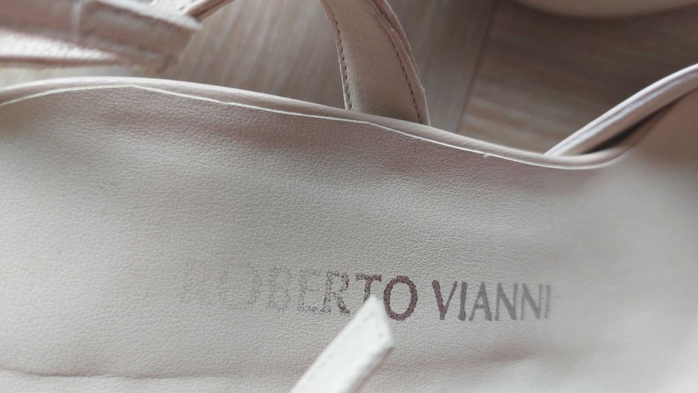 Skórzane czółenka z odkrytą piętą