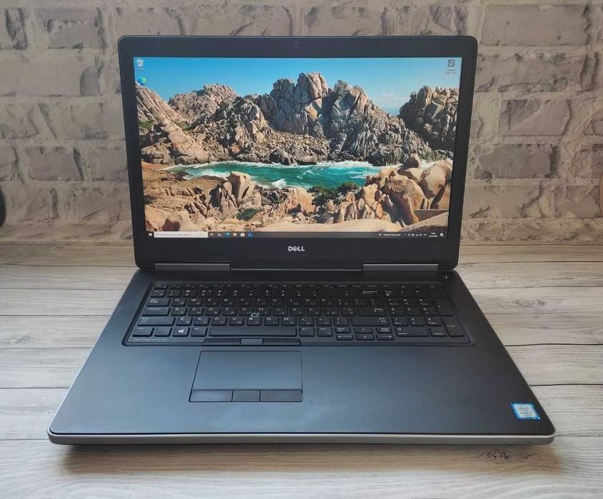 Dell Precision 7710 17.3" FHD i7-6820HQ/16GB/250GB/Nvidia M3000M 4GB