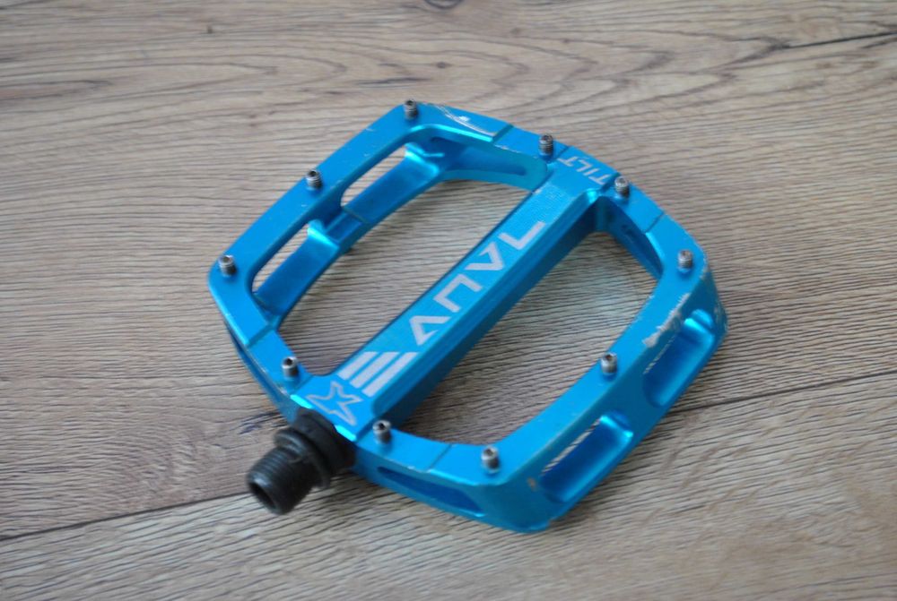 Idealny prawy pedal rowerowy Anyl Tilt V3 Flat Niebieski ALu Enduro