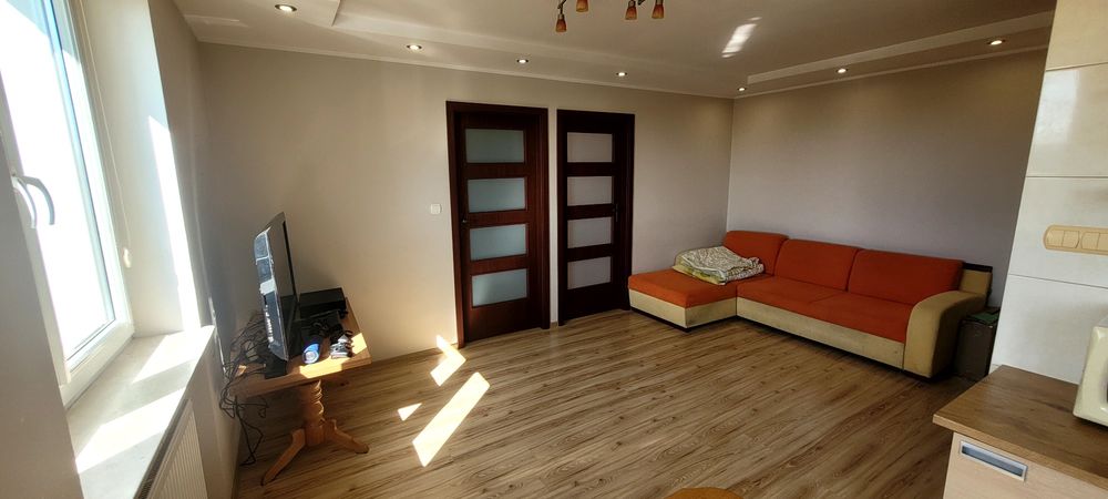 Mieszkanie trzy pokojowe 48.60 m2 na drugim piętrze.