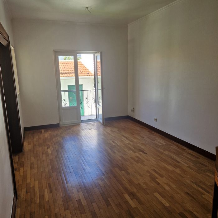 Aluga-se moradia T3  Caselas / Restelo lo