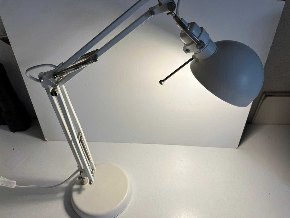 Candeeiro Branco de Secretária (IKEA)