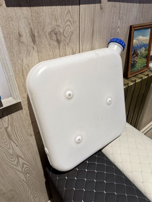 Бак,бачки 5,7,10 л.,с креплением, для автономки топливный бак Webasto