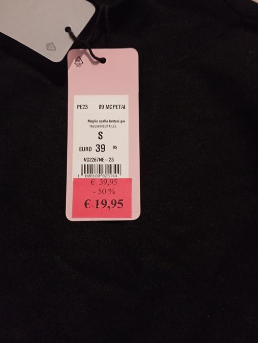 Светрик для жінок чорного кольору