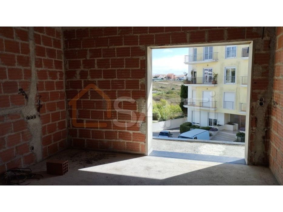 Moradia com 3 pisos em construção. O preço de 699000 euros é na atu...