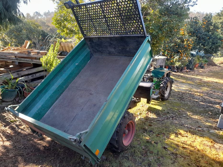 Motocultivador/trator com reboque