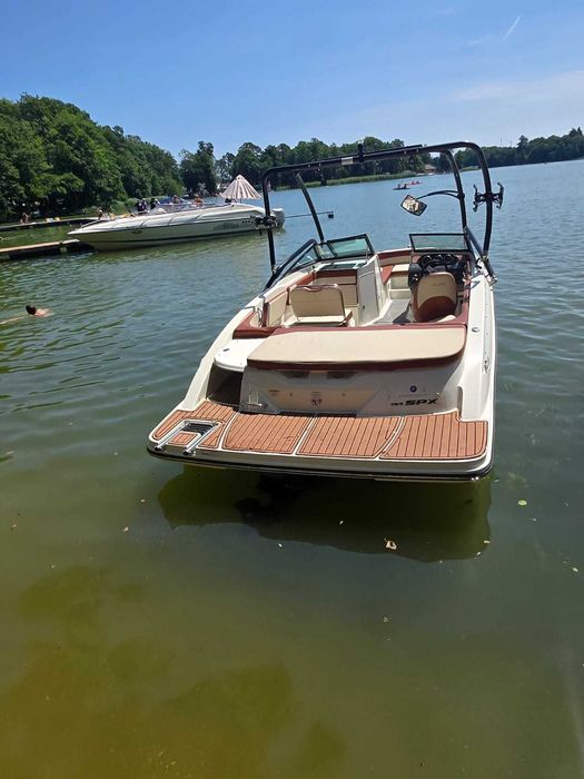 Motorówka Sea Ray 21SPX