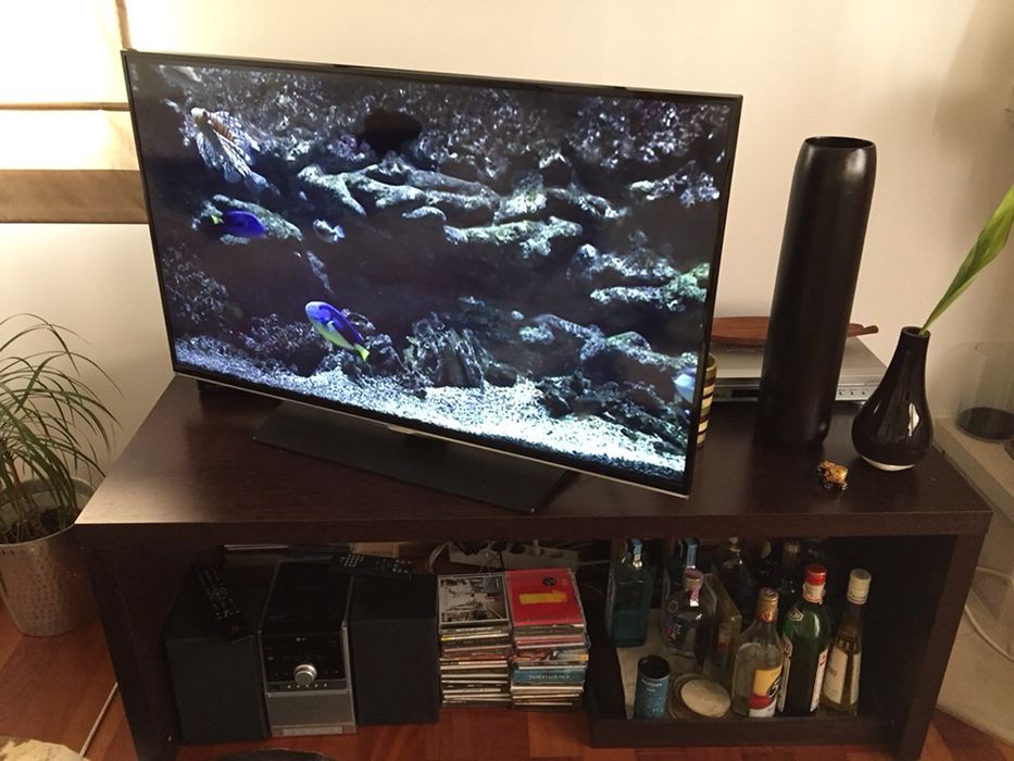 Mesa de apoio / móvel para sala em wengé