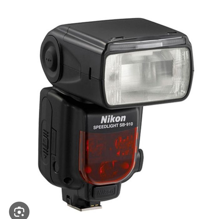 Спалах Nikon SB 910 в гарному стані, але є косметичний нюанс