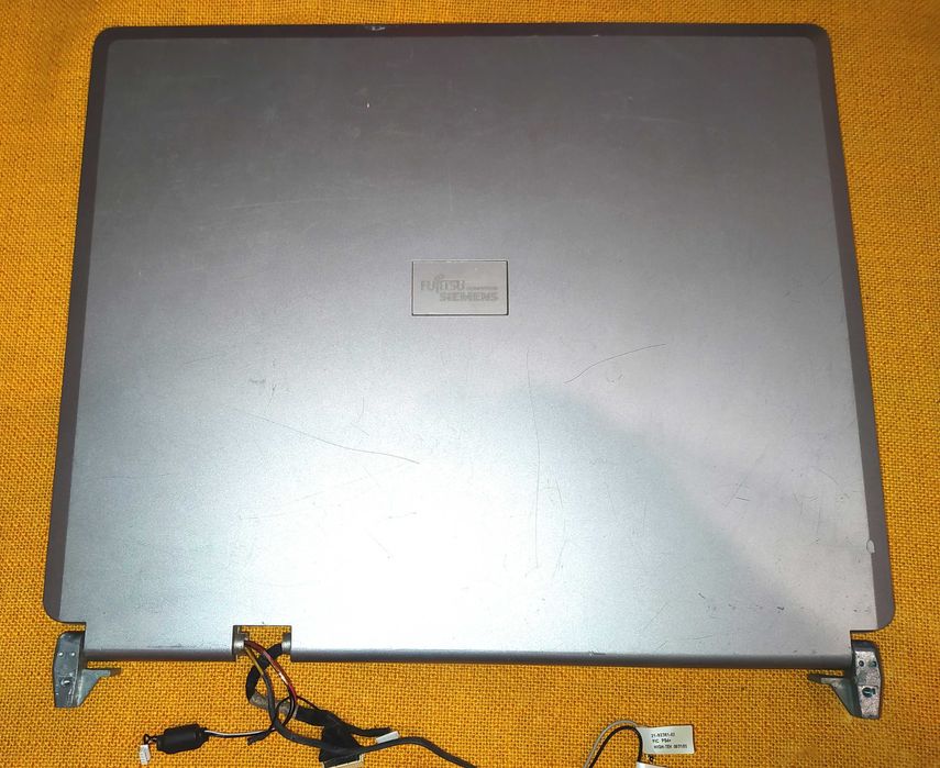 Obudowa klapa matrycy wraz z matrycą Fujitsu Siemens Amilo L7300