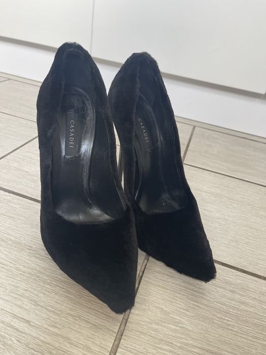 Туфлі Casadei, хутряні.  Розмір 37,5.