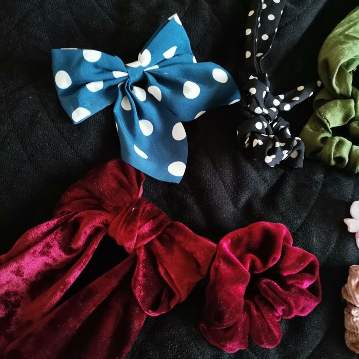 Zestaw ozdób do włosów i nowa szczotka