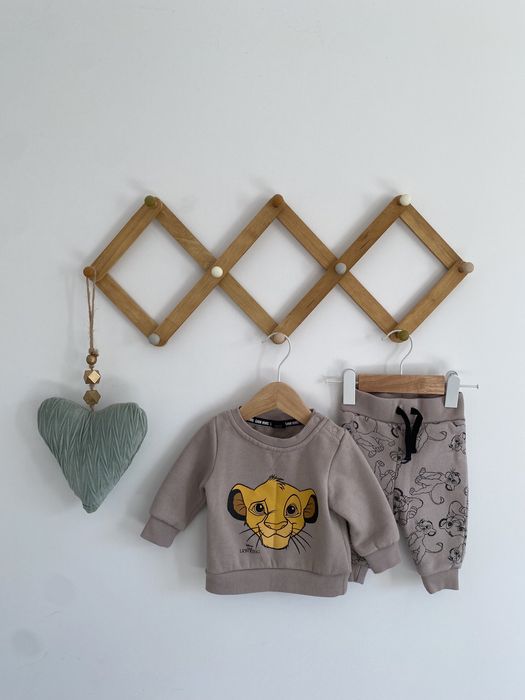 Komplet beżowy 62 Primark simba Disney bluza dresy
