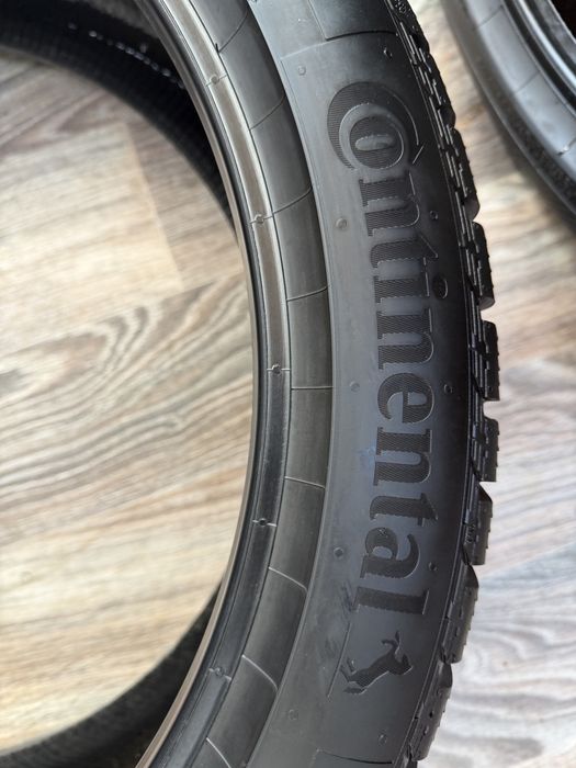 Шини  Continental 245/40/R21