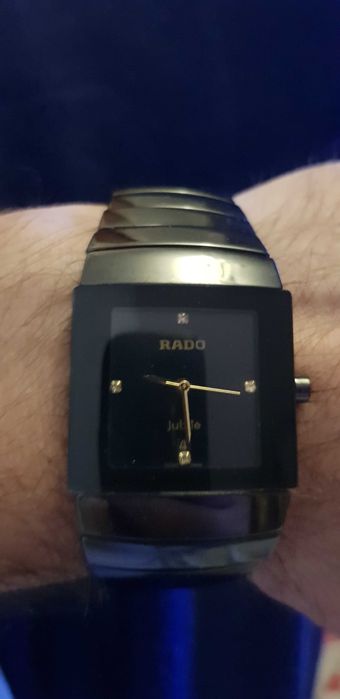 Продам стильные швейцарские часы Rado