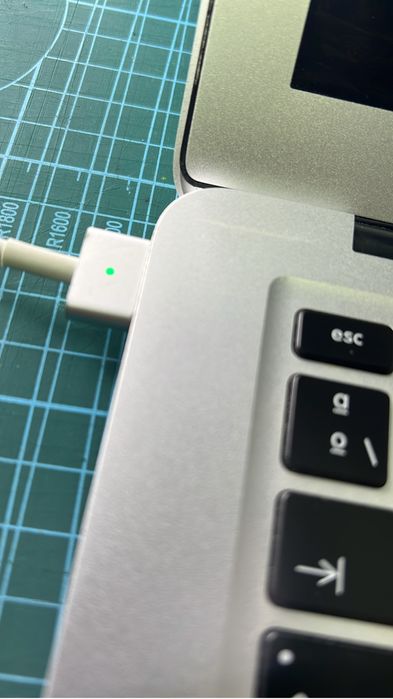 Apple Macbook Air 13’64584417720067124