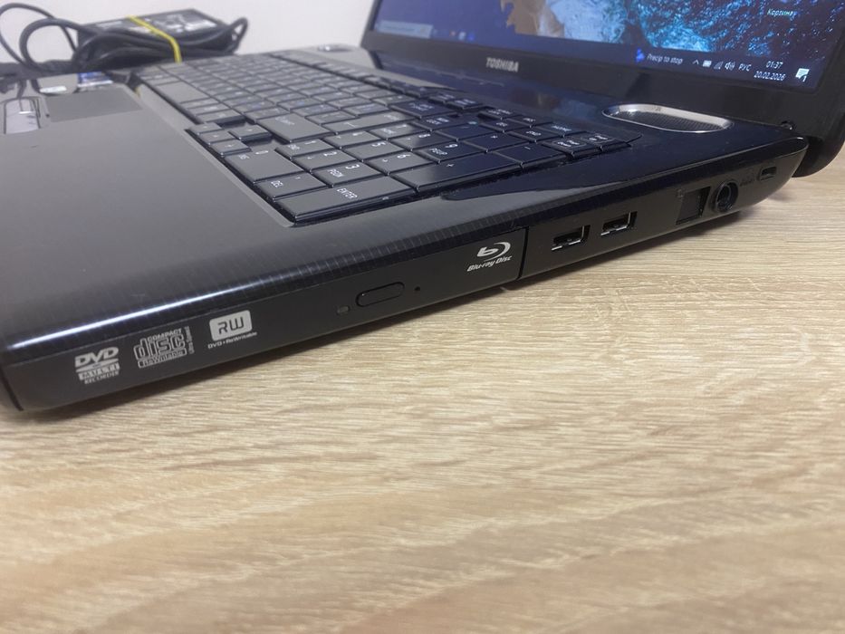 Ноутбук TOSHIBA L555 17.3/core i3/Radeon HD4650/SSD 128/Акум 2 год.