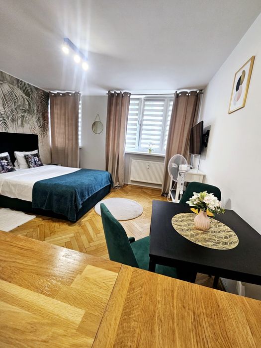 Apartament przy Złotych Tarasach  Doby Godziny Noclegi Warszawa