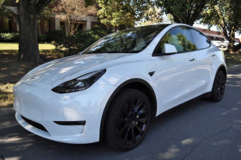 Tesla Model Y Long Range      2023