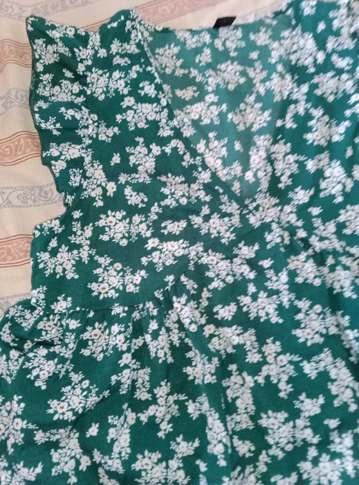 Vestidos e macacão novos