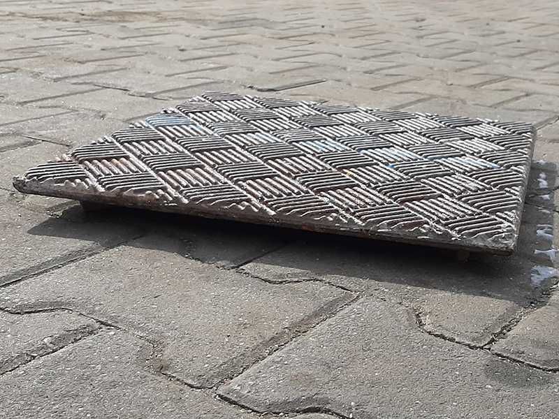 Małoformatowe płytki podłogowe żeliwne przemysłowe 40x40cm