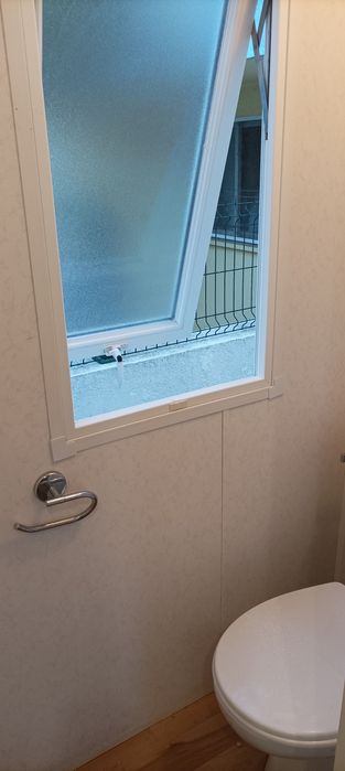Casa móvel com três quartos no Funchalinho, Caparica.