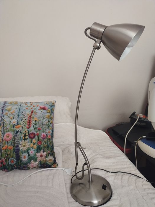 Lampa stojąca na biurko