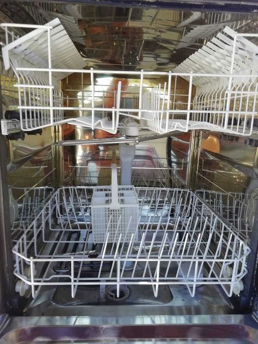 Móvel com máquina de costura Oliva